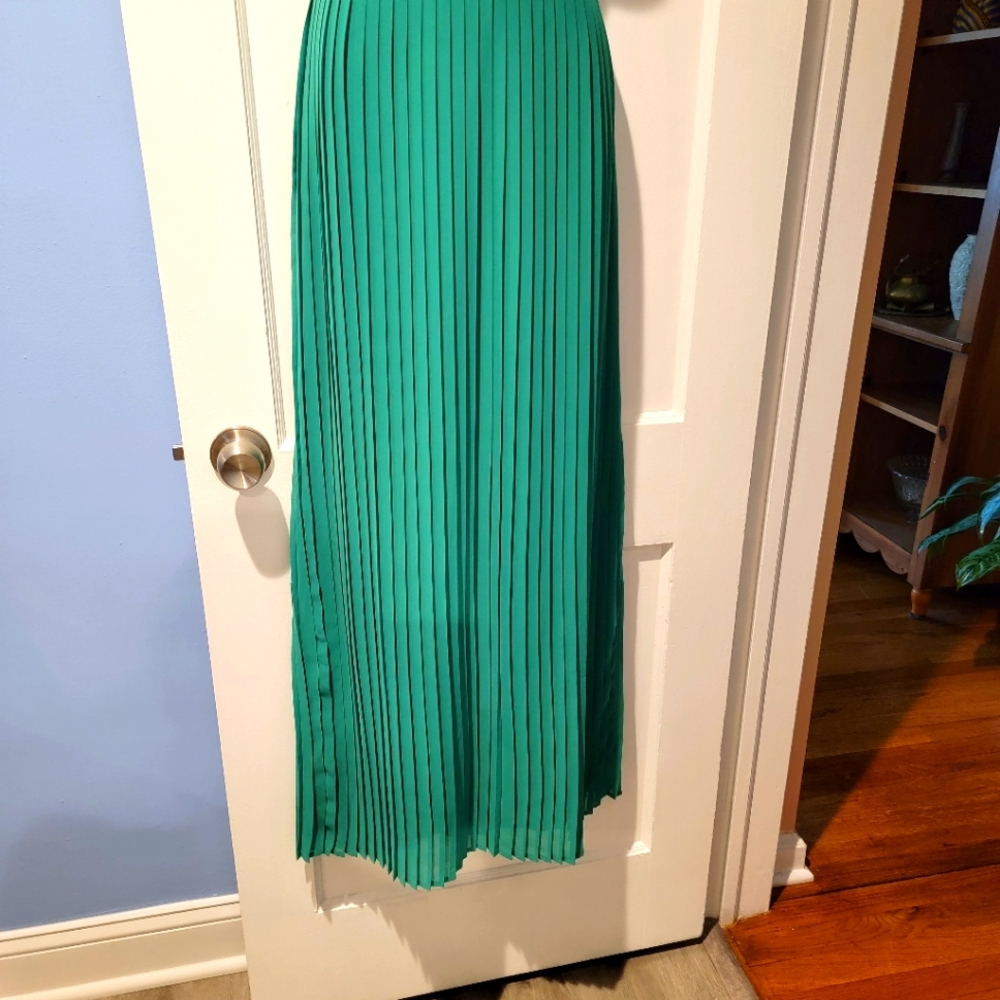 Pleated maxi skirt.